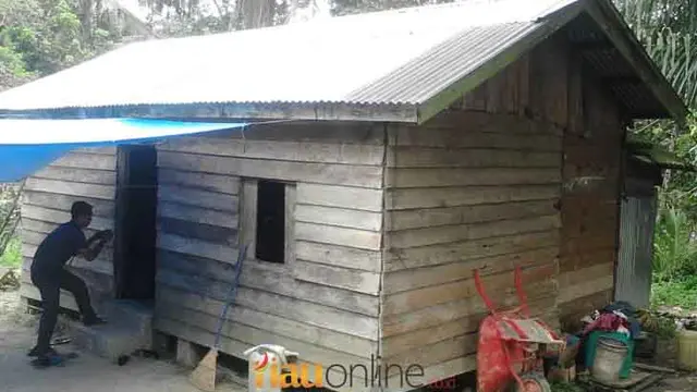 Rumah Papan Kayu Tempat Tinggal Andini