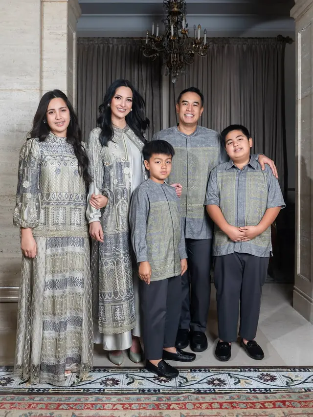 10 Pemotretan Keluarga Artis Pakai Baju Koleksi Lebaran 2026, Gaya Kompak Penuh Pesona