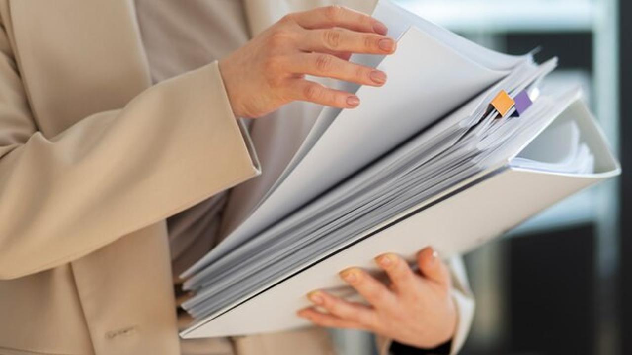 Ilustrasi tugas sekolah, kliping, makalah