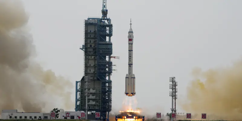 Detik-Detik China Luncurkan Shenzhou-16 ke Stasiun Luar Angkasa