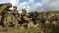 Sejak awal baku tembak pada tanggal 8 Oktober, terdapat sekitar 143 pejuang Hizbullah yang terbunuh, dan setidaknya 11 tentara Israel yang juga terbunuh dalam baku tembak tersebut. (AP Photo/Ohad Zwigenberg)