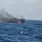 Tangkapan layar rekaman kapal nelayan terbakar di tengah laut di perairan Tanggamus, Lampung. Foto : (Dok. Istimewa).
