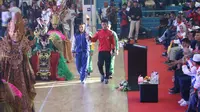 Gemuruh tepuk tangan seisi Gelanggang Mahasiswa Soemantri Brojonegoro Jakarta pun lanjut mengiringi pembukaan Pekan Olahraga Pelajar Nasional (POPNAS) XV/2019 DKI Jakarta dan Jawa Barat (Jabar) yang diikuti 34 provinsi se-Indonesia itu.