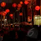 Puluhan lampion menghiasi malam perayaan Cap Go Meh di Bogor, Jawa Barat, Kamis (5/3/2015). Malam perayaan Cap Go Meh di Kota Bogor berlangsung meriah. (Liputan6.com/Helmi Fithriansyah) 