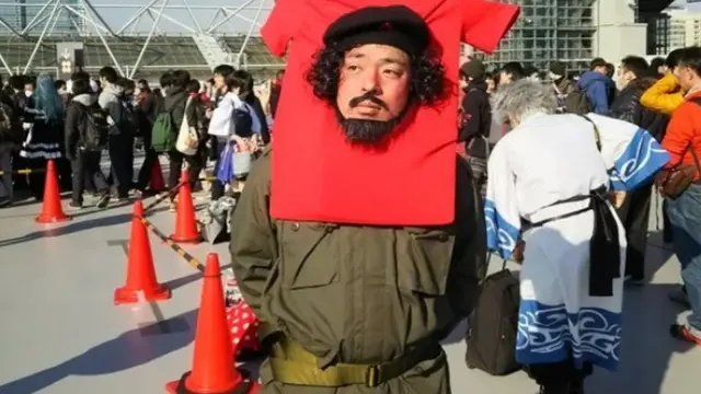 Cosplay Anti Mainstream yang Nyeleneh dan Bikin Geleng Kepala