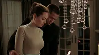 Angelina Jolie dan Brad Pitt dalam film Mr & Mrs Smith