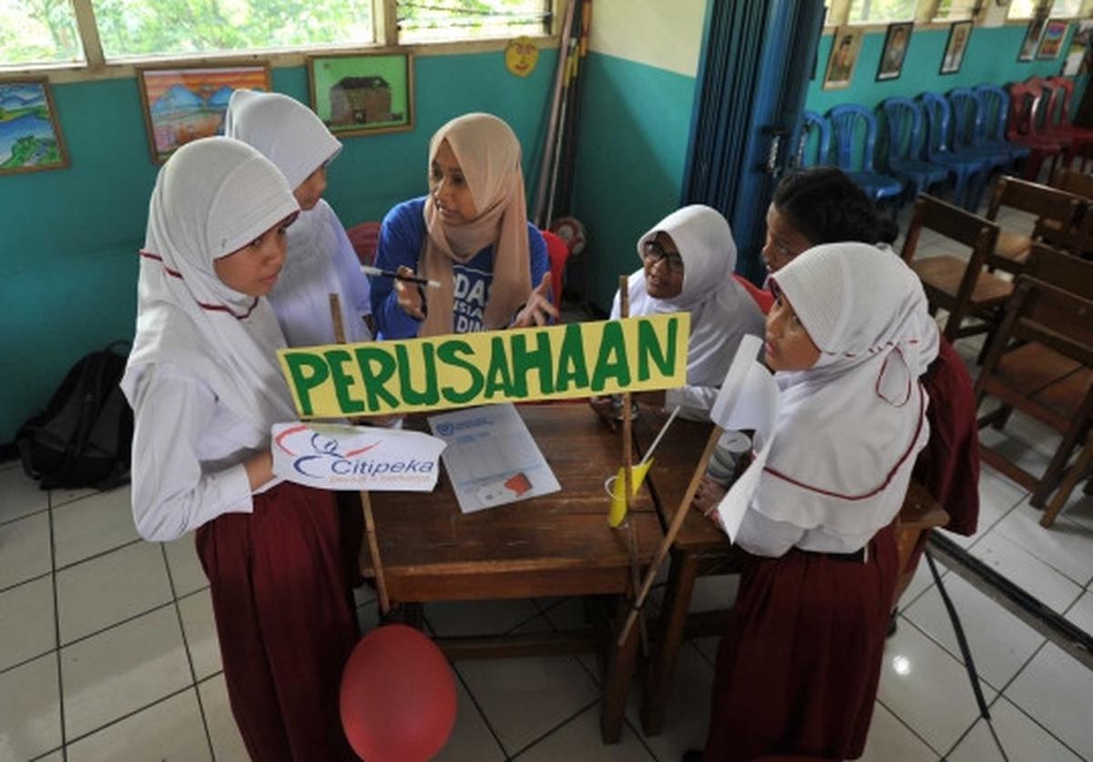 Keceriaan siswa SD belajar mengatur keuangan sejak dini