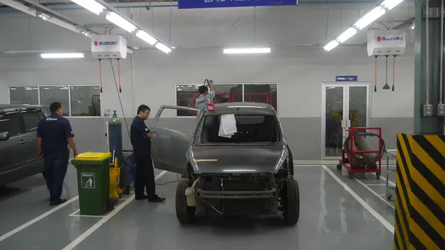 Mengintip Canggihnya Pusat Perbaikan Bodi Mobil Milik Suzuki