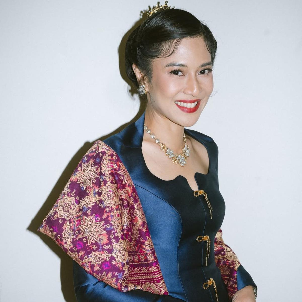 Potret Cantik Dian Sastro Kenakan Kebaya (credit: instagram/therealdisastr)