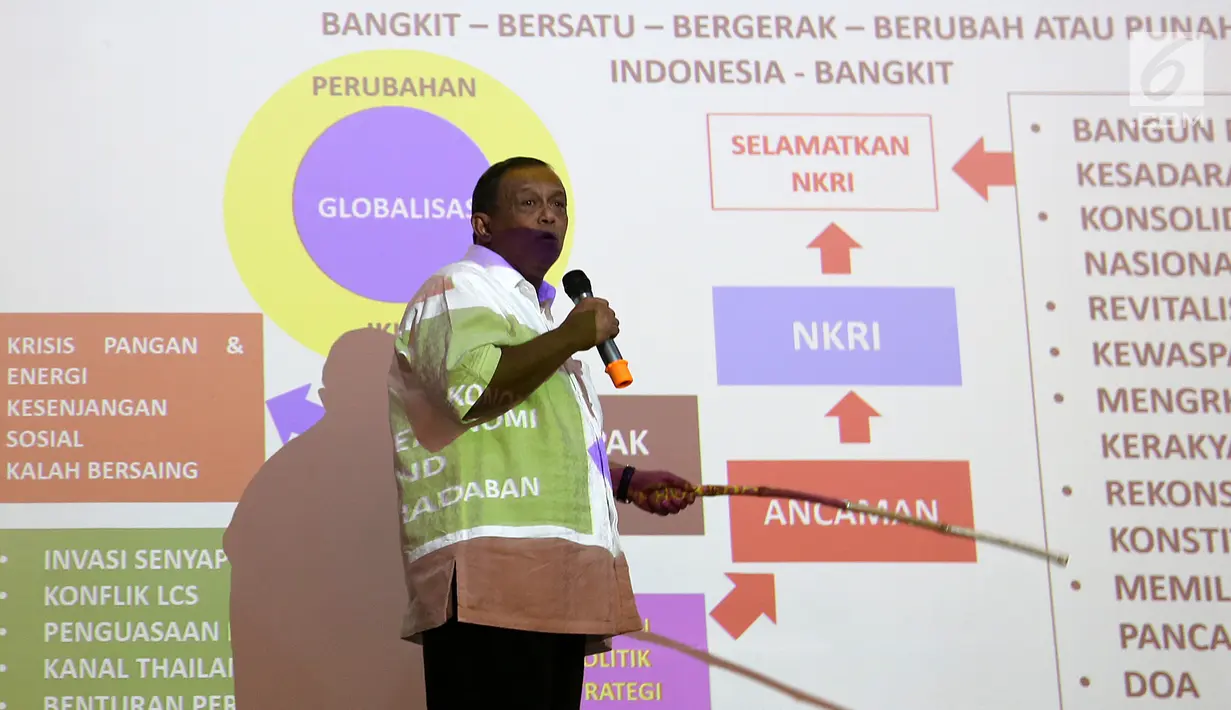Jendral TNI (Purn) Djoko Santoso memberikan paparan pada acara Deklarasi Melati Putih Indonesia di Bambu Apus Raya, Jakarta, Jumat (14/9). Deklarasi yang terdiri dari kelompok ema-emak mendukung Prabowo-Sandi pada Pilpres 2019. (Liputan6.com/Fery Pradolo)