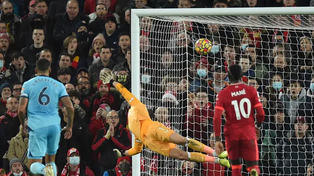 Foto: Dua Gol Bola Muntah Warnai Kemenangan Liverpool atas Newcastle United di Liga Inggris dan Terus Tempel Manchester City