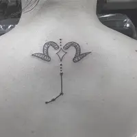 Berikut sederet tato yang bisa dijadikan inspirasi untuk orang-orang berzodiak Aries. (Sumber foto: instagram.com/domtattoos)