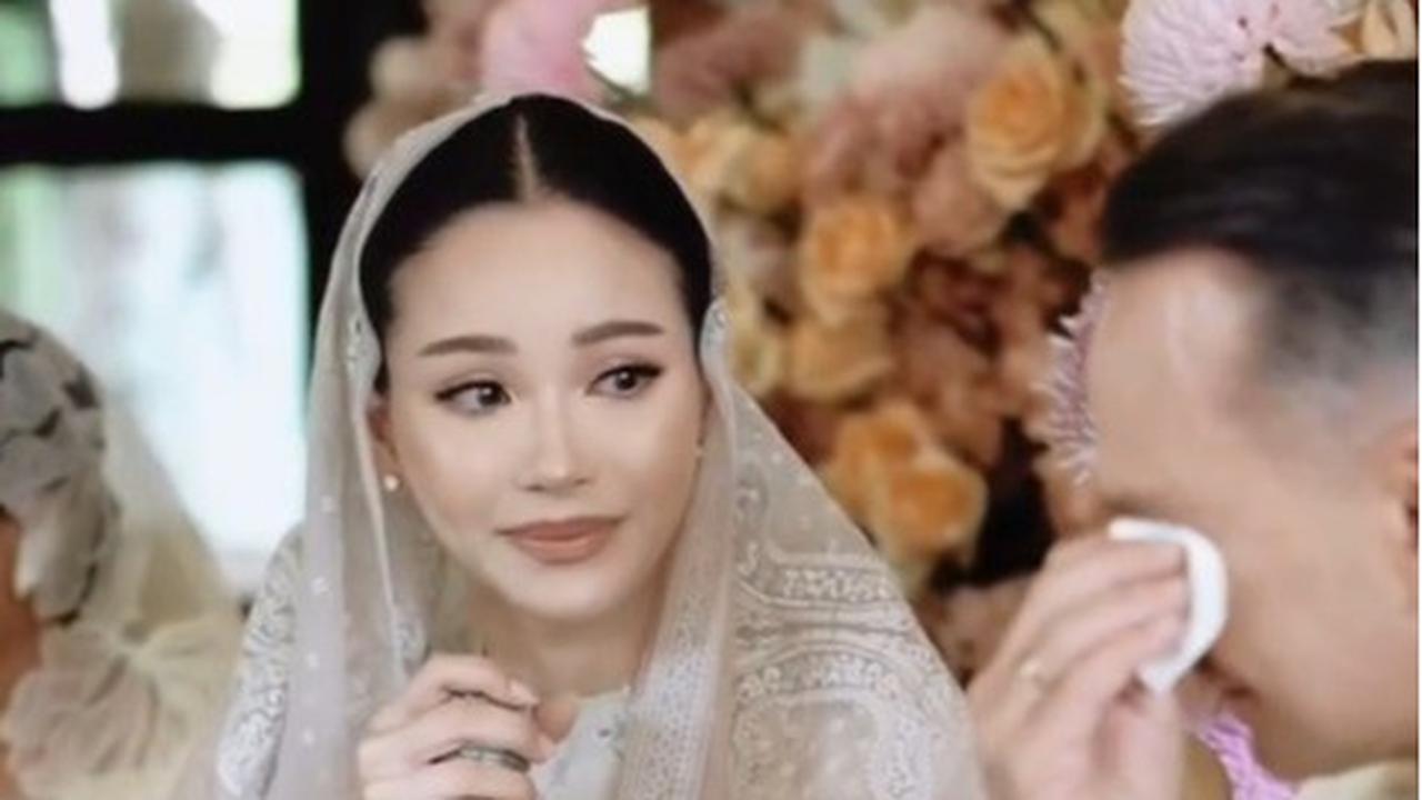 Tangis Haru Alyssa Daguise 'Pamit' pada Orang Tua di Momen Pengajian Menjelang Pernikahan dengan Al Ghazali