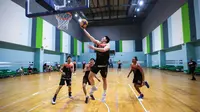 Skuad Basket 3x3 Timnas Indonesia berlatih jelang SEA Games 2023 di GBK Arena, Jakarta, Sabtu (8/4/2023). (Bola.com/Bagaskara Lazuardi)