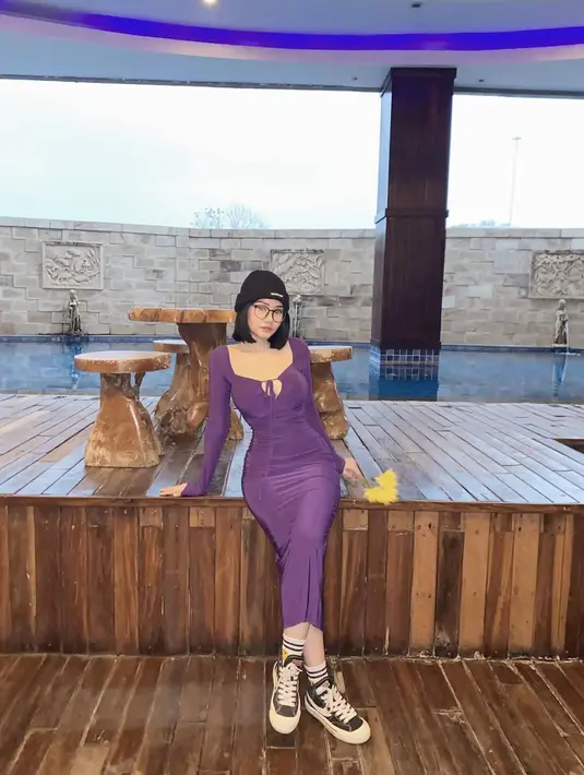 Tengah menjadi seleb TikTok yang naik daun, hingga saat ini ia memiliki pengikut hingga hampir 2 juta di media sosial TikTok. Rata-rata video yang diunggah oleh BA tim eSport GPX ini pun ditonton lebih dari 3 juta penonton. (Liputan6.com/IG/@tokyolagii)