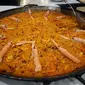 Paella, makanan khas Valencia, Spanyol, berbahan dasar nasi. (Liputan6.com/Marco Tampubolon)