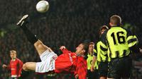 Posisi tiga daftar pencetak gol terbanyak pada laga antara Manchester United dan City ditempati Eric Cantona. Sepanjang berseragam United, Cantona mencetak delapan gol ke gawang City. (Foto: AP/Dave Caulkin)