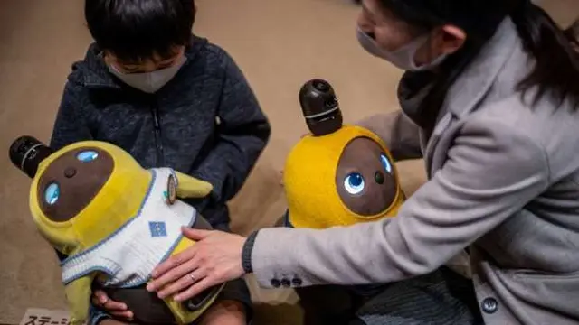 Robot pendamping dicari oleh sejumlah warga Jepang sebagai pengusir rasa sepi saat isolasi selama pandemi COVID-19 (Philip Fong / AFP PHOTO)
