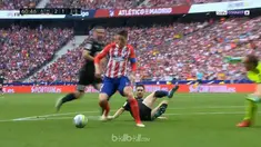 Fernando Torres mencetak dua gol saat Atletico bermain imbang melawan Eibar 2-2. This video is presented by Ballball.