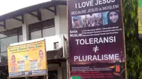 Baliho bertuliskan “I Love Jesus, Jesus is Moslem” memicu kontroversi di Cilacap. (Foto: Liputan6.com/Taufik untuk Muhamad Ridlo)