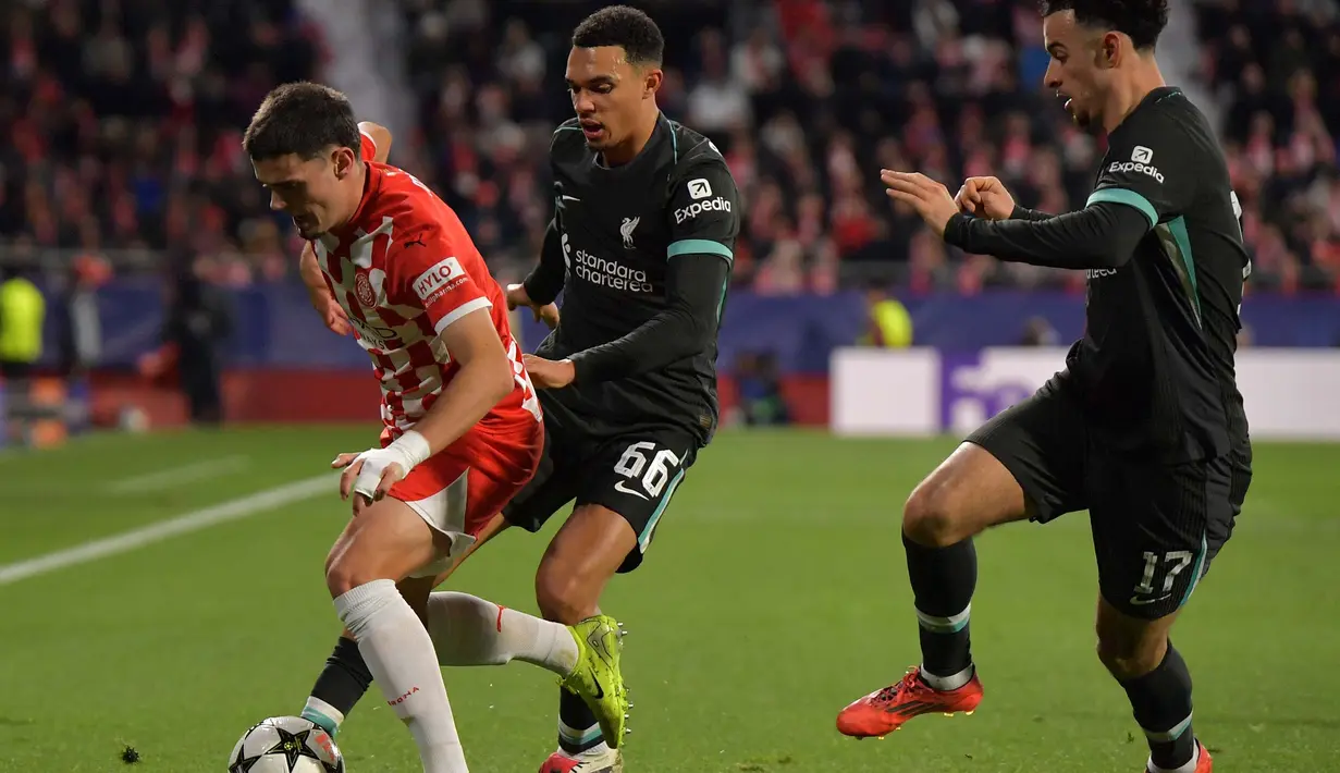 Laga antara Girona melawan Liverpool berlangsung ketat dan sengit. (MANAURE QUINTERO/AFP)
