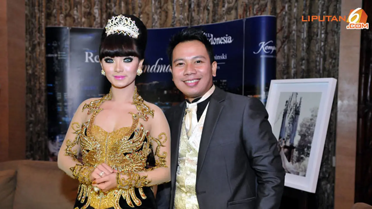 vicky-prasetyo-zaskia-gotik-130903b.jpg