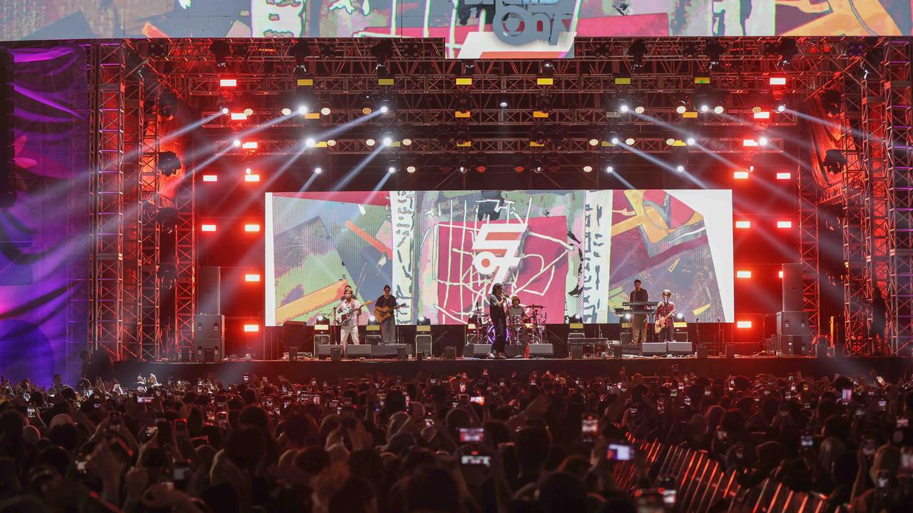 FOTO: Sheila On 7 Satukan Ribuan Penonton dalam Euforia KLBB Festival 2026