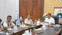 Pj Gubernur Sulbar Akmal Malik rapat bersama Balai PUPR dan OPD terkait banjir bandan dan tanah longsor Mamuju (Foto: Liputan6.com/Istimewa)