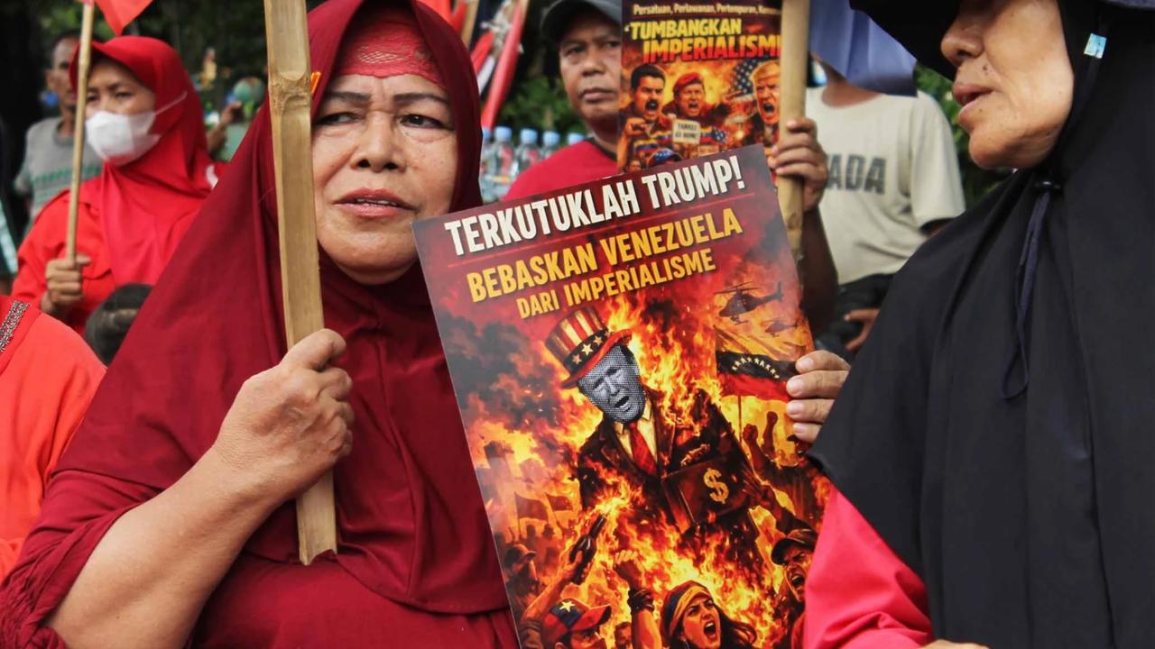 FOTO: Solidaritas Rakyat Biasa Gelar Aksi Damai Dukung Rakyat Venezuela