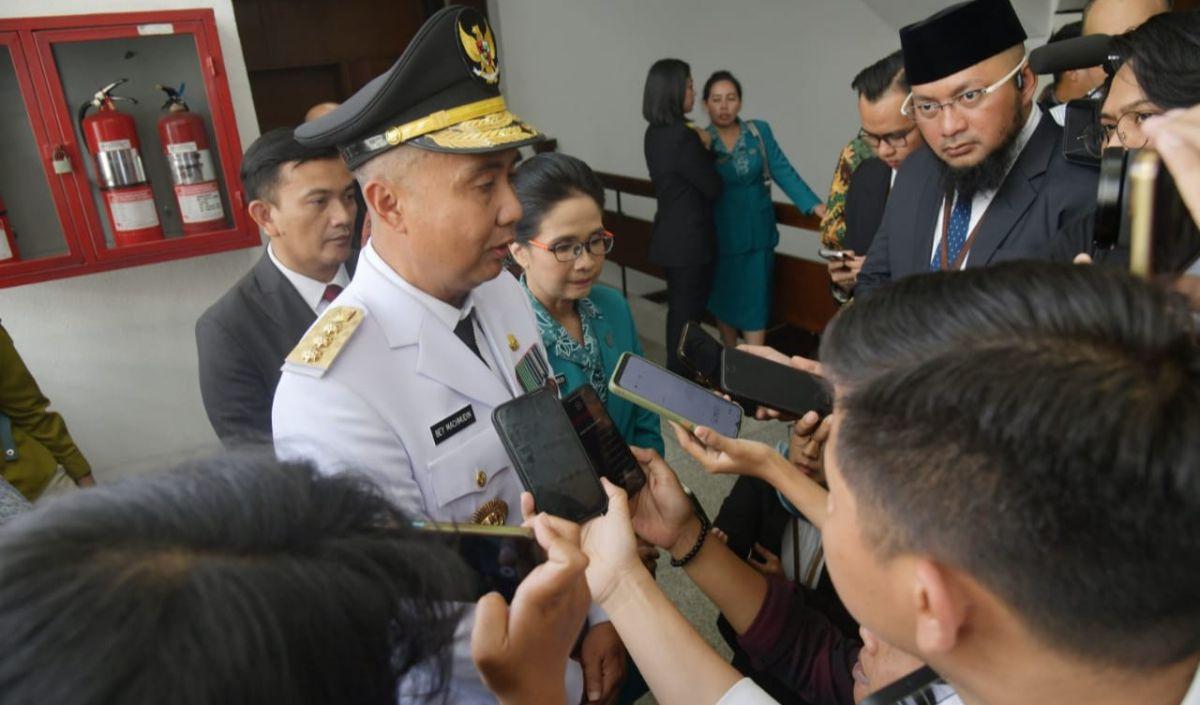 Selain itu, tugasnya adalah memastikan ASN Pemprov Jabar netral dan bisa mengikuti peralihan kepemimpinan gubernur definitif nanti.