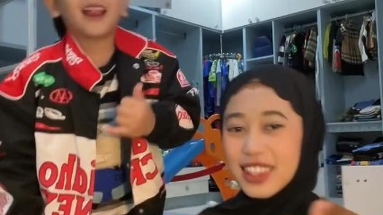 Joget Bareng Pengasuhnya, Gaya Gala Sky bak Anak Bujang - Disebut Jefri Nichol Versi Sachet