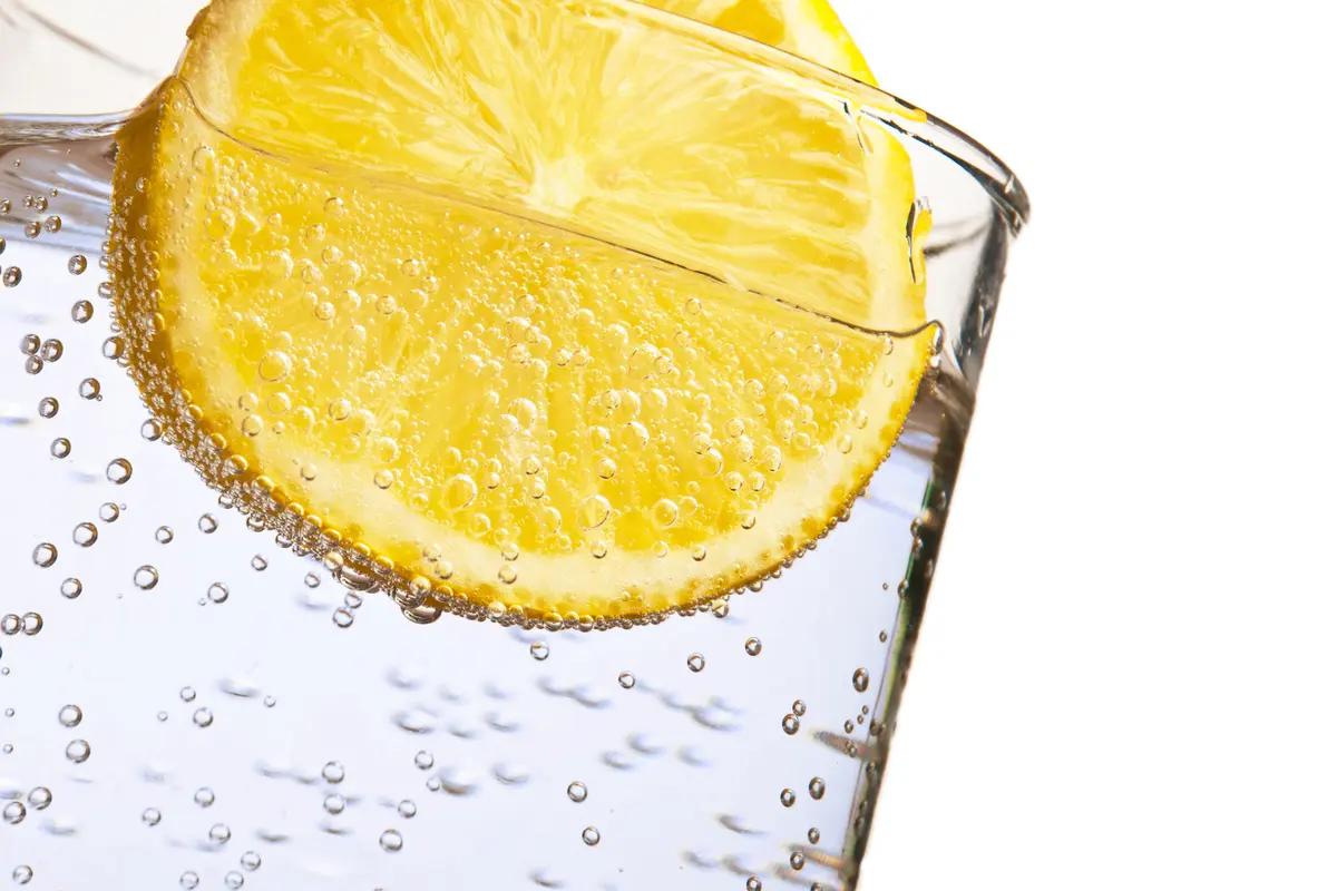 5 Alasan Kamu Harus Minum Air Lemon Setiap Pagi