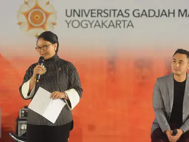 Menteri Luar Negeri Retno Marsudi memberi sambutan di Emtek Goes to Campus (EGTC) 2016 di Universitas Gadja Mada, Yogyakarta, Rabu (02/11). Menlu Retno hadir sebagai salah satu pembicara inspiratif dalam kegiatan EGTC 2016. (Liputan6.com/Helmi Affandi)