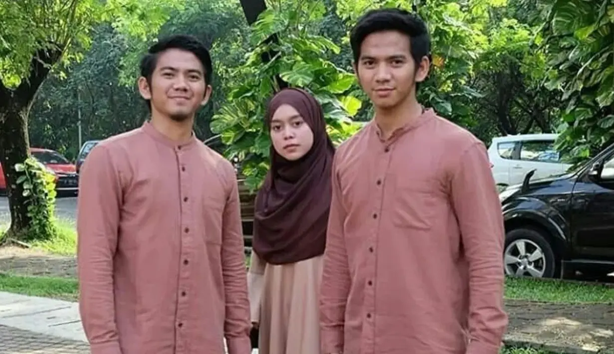 Sertakan hashtag #kamibersamalesti dalam keterangan unggahan terbarunya, Rizki DA berikan dukungan dan semangat untuk pelantun Kulepas dengan Ikhlas itu. Tak sedikit warganet yang salut dengan bentuk perhatian Rizki Ridho DA untuk Lesti Kejora pasca tindakan KDRT yang dilakukan Rizky Billar. (Liputan6.com/IG/@da2_rizki123)