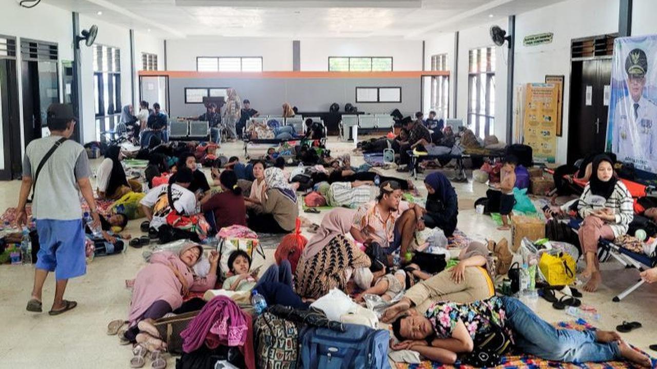 Dewi mengaku sebelumnya kehabisan membeli tiket kapal lewat aplikasi online.<br>