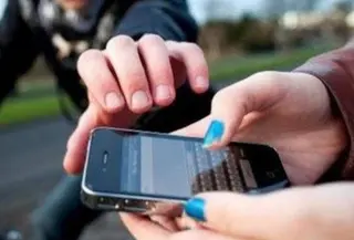 Ilustrasi penjambretan HP (Istimewa)