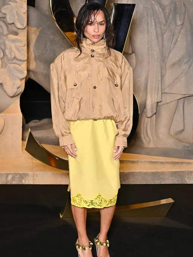 Parade Baju Tidur Hiasi Show YSL di Paris Fashion Week, dari Rose BLACKPINK hingga Hailey Bieber