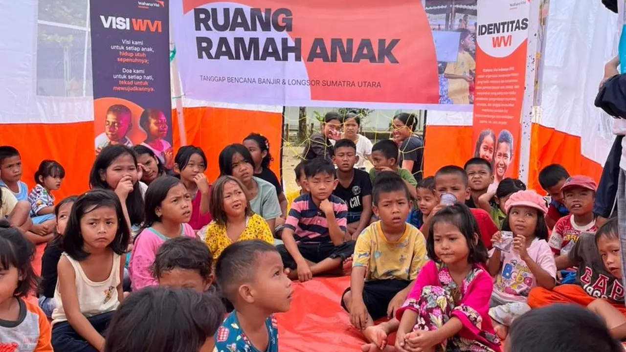 Anak-anak penyintas bencana banjir dan longsor di Tapanuli Tengah, Sumut