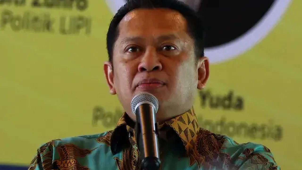 "Di awal kemerdekaan hingga tahun 90-an, sumber daya alam berupa minyak mentah, gas alam dan batubara serta hasil alam lainnya, menjadi penopang utama sumber devisa yang berkonsekuensi pada stabilitas moneter,"