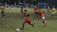 Para pemain beraksi saat mengikuti seleksi Timnas Indonesia U-19 di Lapangan Aldiron, Jakarta, Kamis (23/2/2017). (Bola.com/Vitalis Yogi Trisna)