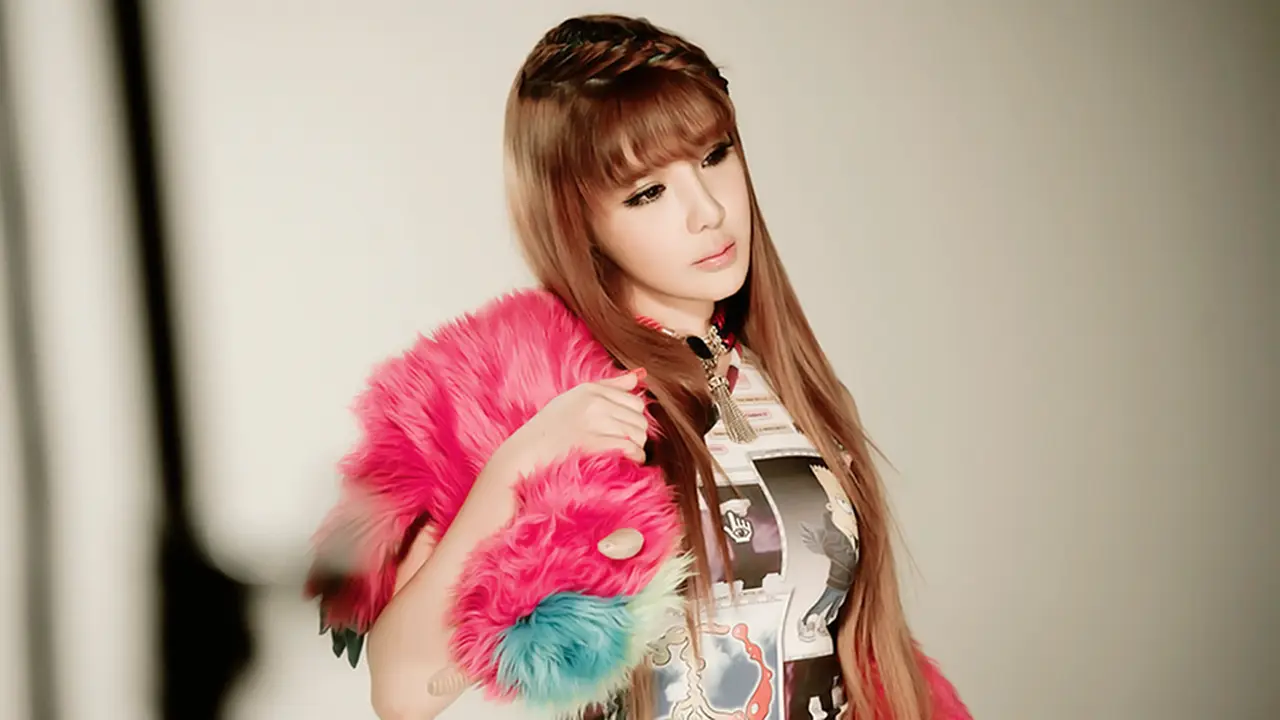 Intip Kelakukan Park Bom 2NE1 di Tempat Tidur