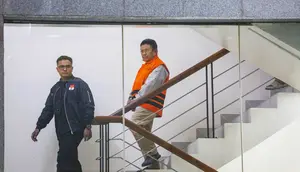 Bupati Lombok Barat Resmi Ditahan KPK