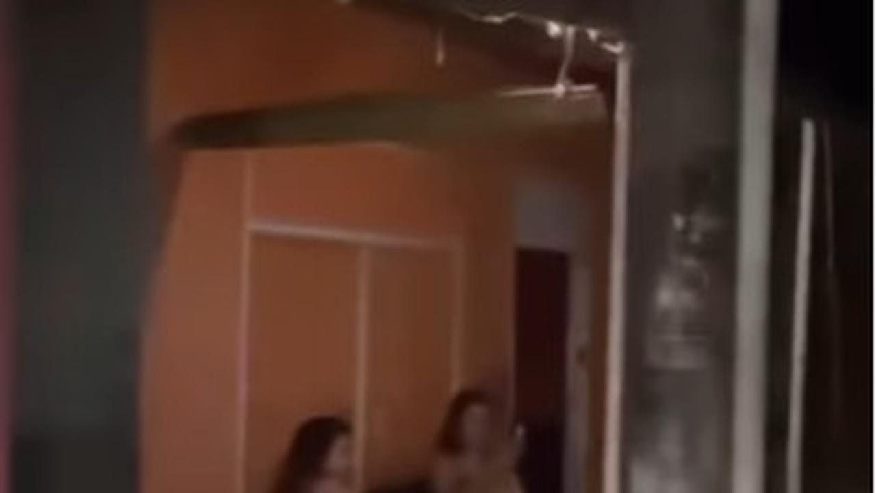 Momen Bangunin Sahur di Lokalisasi, Banyak 'Kupu-Kupu Malam' lagi Mangkal