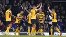 Pemain Watford Emmanuel Dennis merayakan dengan rekan setimnya usai mencetak gol ke gawang Manchester United pada pertandingan sepak bola Liga Inggris di Vicarage Road, Watford, Inggris, 20 November, 2021. Watford menang 4-1. (AP Photo/Frank Augstein)
