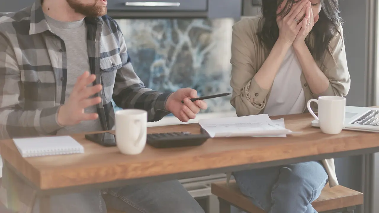 Bukan Sekadar Mengatur Keuangan, Ini Bentuk Financial Abuse yang Perlu Diwaspadai
