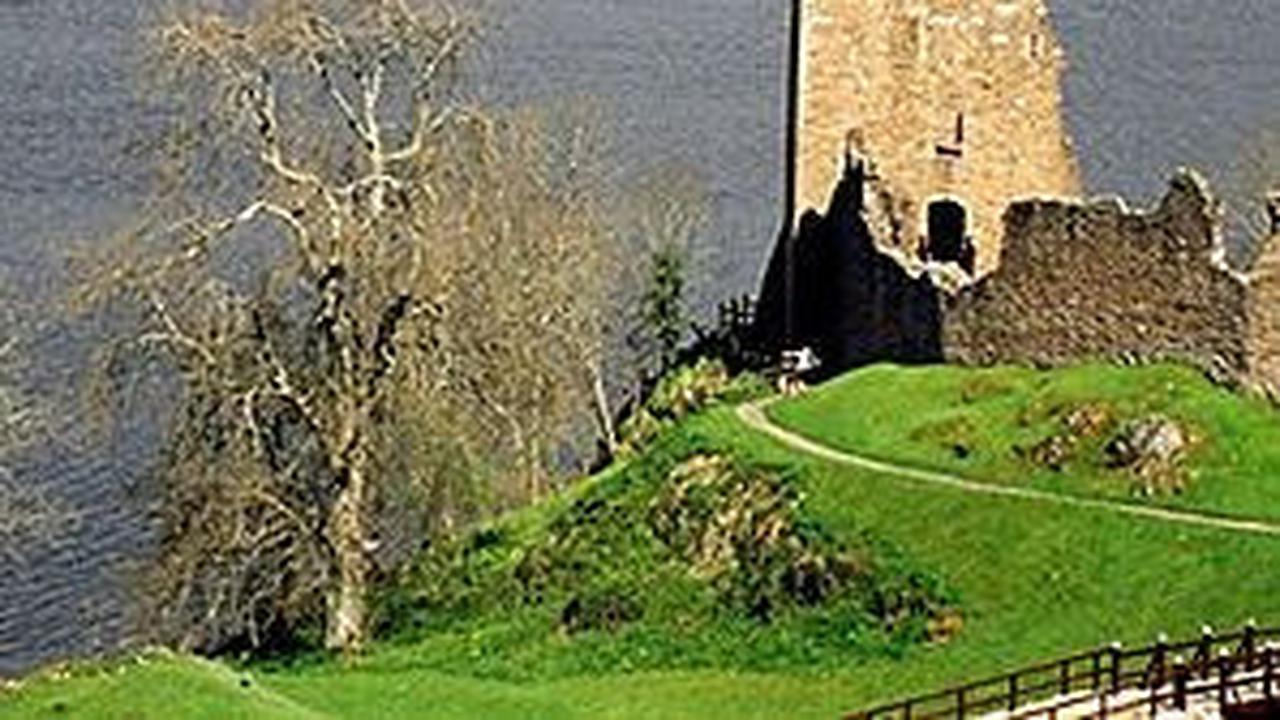 2. Kemungkinan Adanya Belut Berukuran Besar di Danau Loch Ness<br>