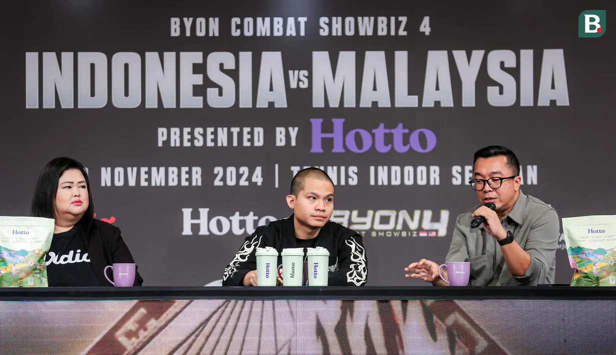 <p>CEO Byon, Yoshua Marcellos (kanan),&nbsp;CEO VIP Emtek, Indra Yudhistira (tengah), dan Senior Vice President Content Vidio, Eva Stephanie Kurnia menyanyikan lagu Indonesia Raya saat konferensi pers Byon Combat Showbiz Volume 4 yang berlangsung di SCTV Tower, Jakarta, Senin (28/10/2024) siang WIB. (Bola.com/Bagaskara Lazuardi)</p>