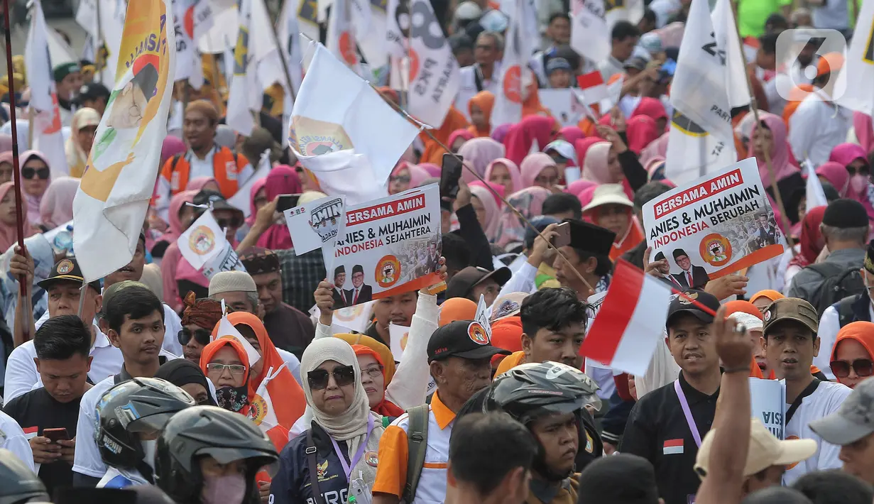 Mereka tampak antusias menunggu kedatangan pasangan capres dan cawapres Koalisi Perubahan, Anies dan Muhaimin. (Liputan6.com/Angga Yuniar)