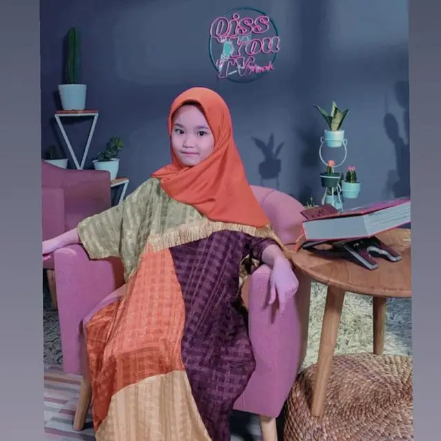 6 Potret Bilqis Anak Ayu Ting Ting Pakai Hijab, Jadi Presenter Cilik Acara Ramadhan
