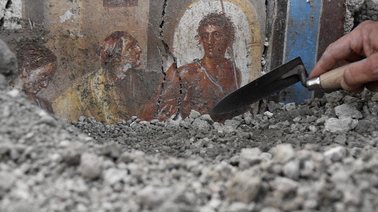 Penampakan Mural Mitologis Ditemukan di Reruntuhan Kota Kuno Pompeii